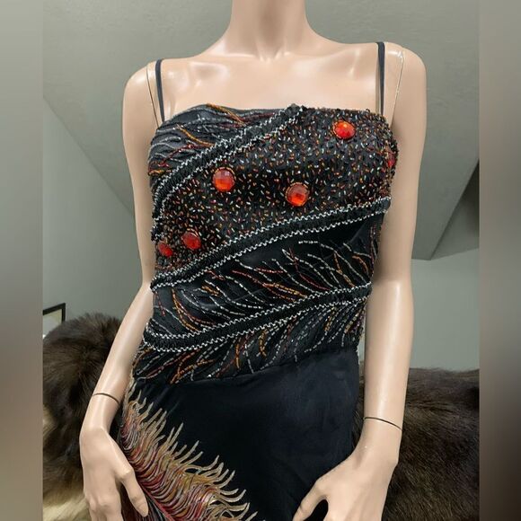 Stunning Silk Jacquard Floral Sleeveless Evening Dress with Exquisite Beading - Picture 4 of 16